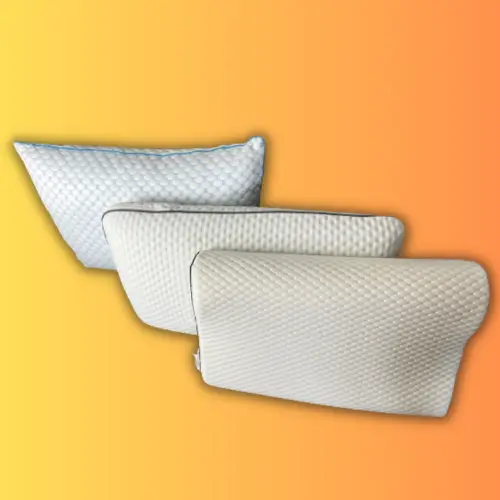 billede af 3 forskellige ergonomiske hovedpuder som står op ved siden af hinanden på en sofa set oppe fra